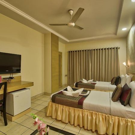 Vishwaratna Hotel Guwahati Zewnętrze zdjęcie