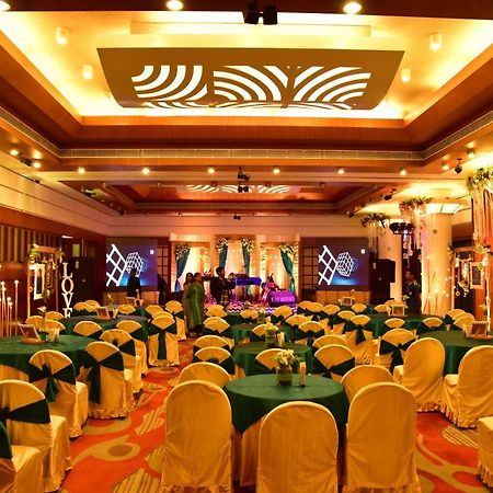 Vishwaratna Hotel Guwahati Zewnętrze zdjęcie