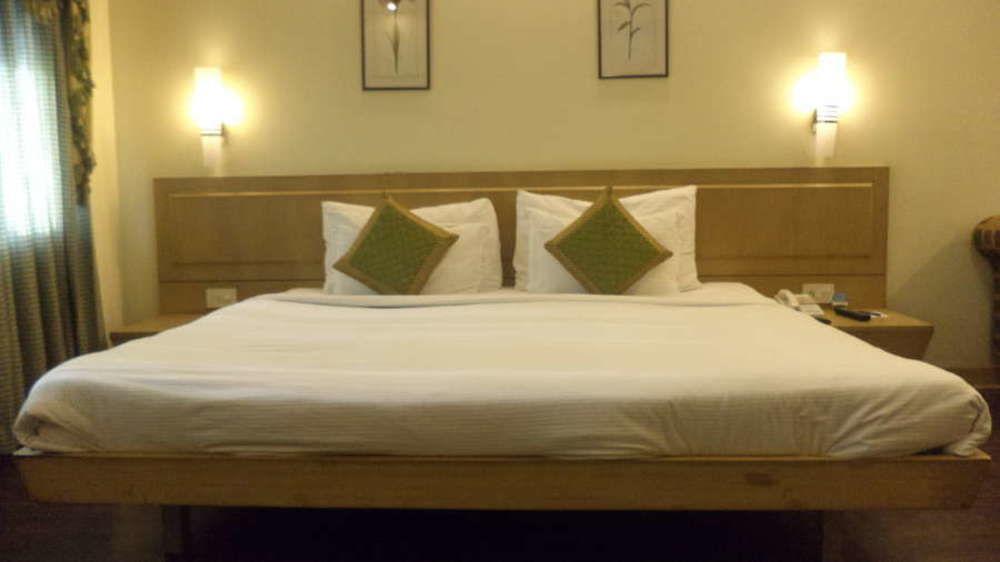 Vishwaratna Hotel Guwahati Zewnętrze zdjęcie