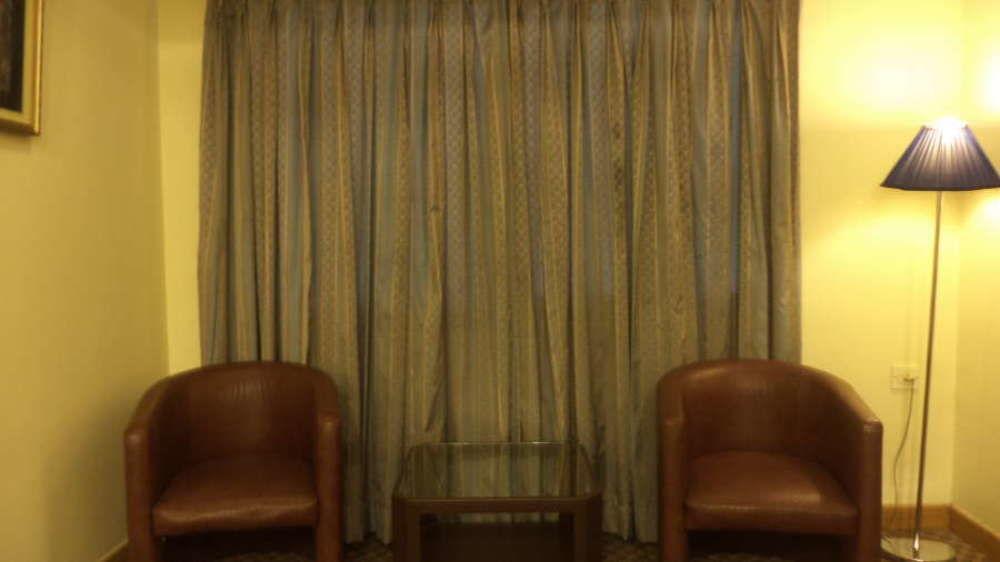 Vishwaratna Hotel Guwahati Zewnętrze zdjęcie