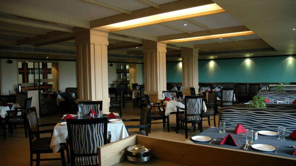 Vishwaratna Hotel Guwahati Zewnętrze zdjęcie