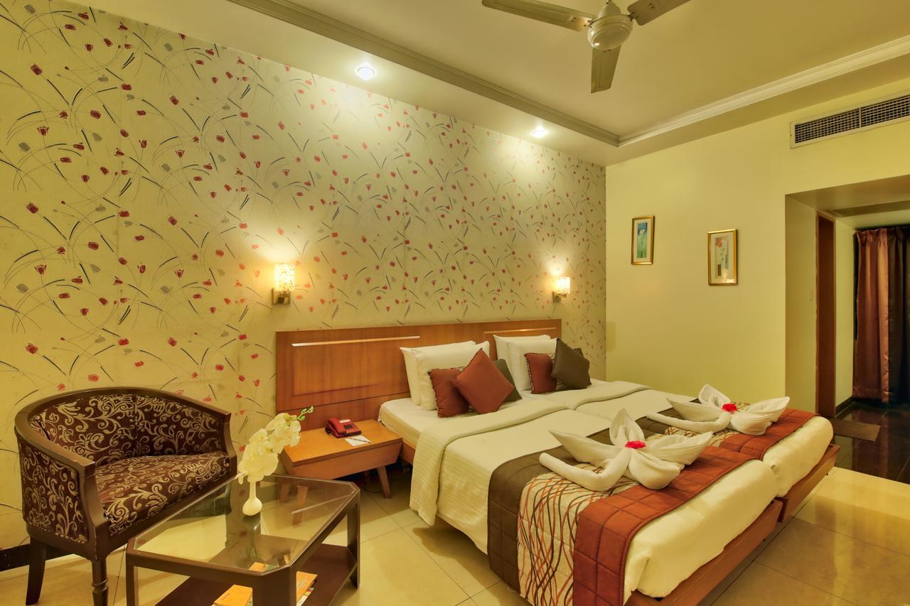Vishwaratna Hotel Guwahati Zewnętrze zdjęcie