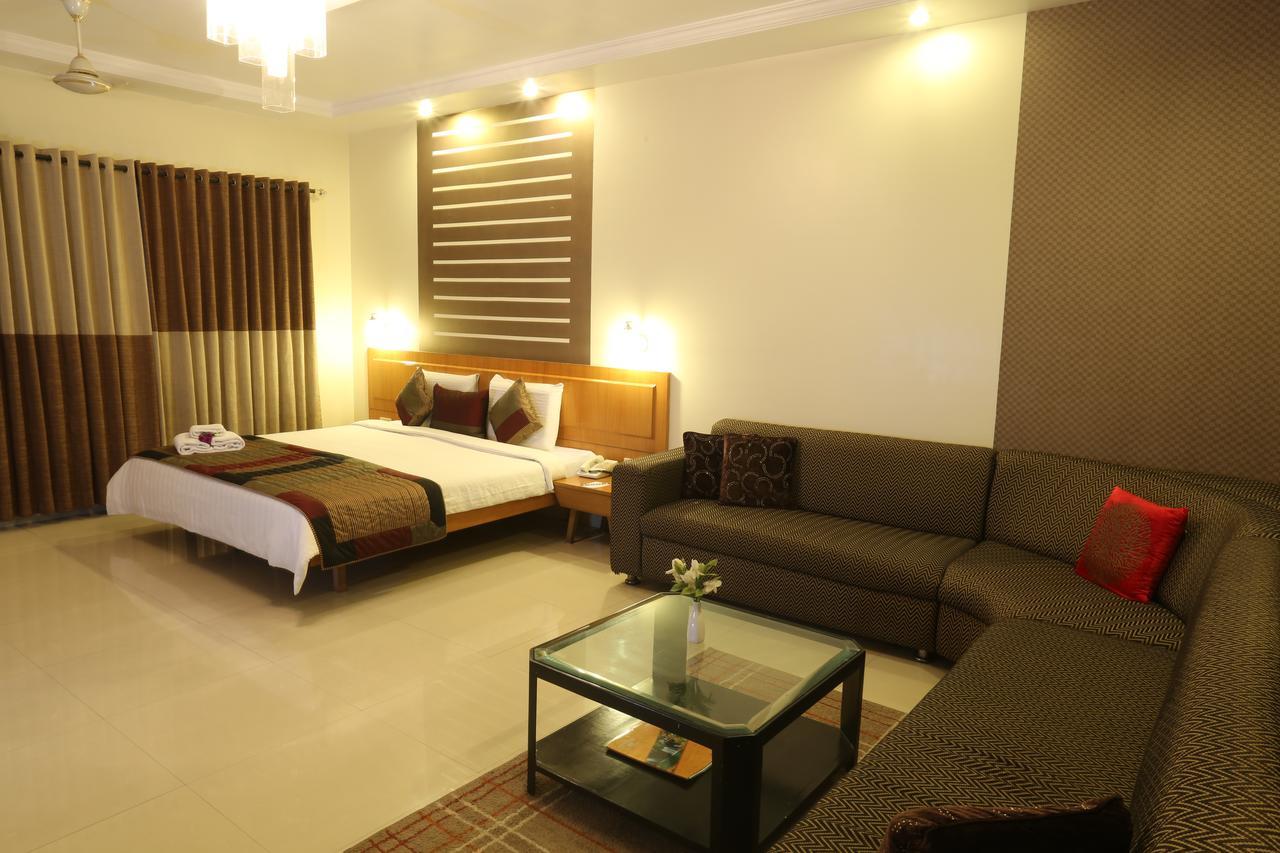 Vishwaratna Hotel Guwahati Zewnętrze zdjęcie
