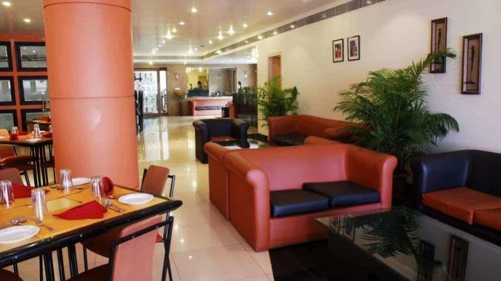 Vishwaratna Hotel Guwahati Zewnętrze zdjęcie