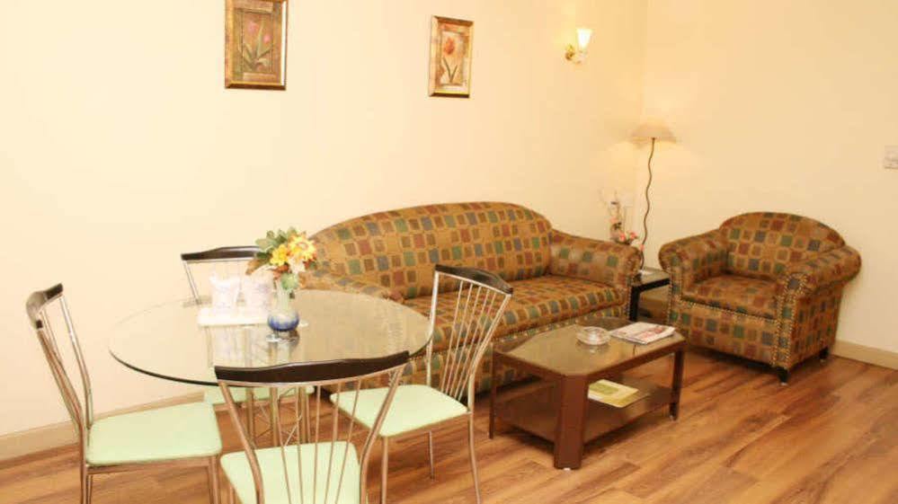 Vishwaratna Hotel Guwahati Zewnętrze zdjęcie