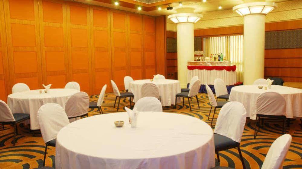 Vishwaratna Hotel Guwahati Zewnętrze zdjęcie