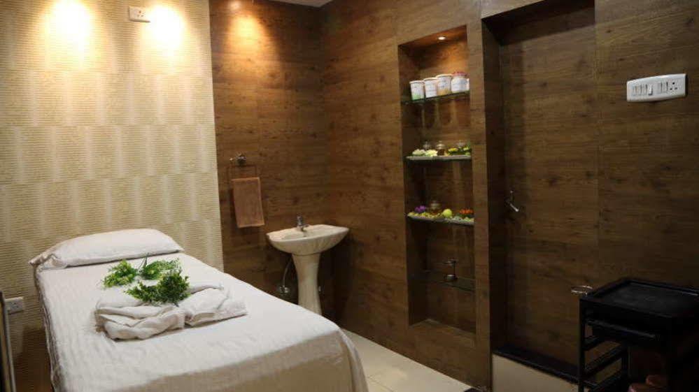 Vishwaratna Hotel Guwahati Zewnętrze zdjęcie