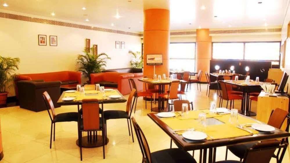 Vishwaratna Hotel Guwahati Zewnętrze zdjęcie