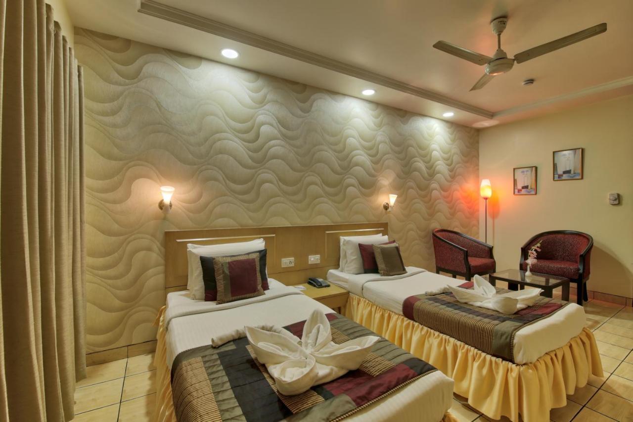 Vishwaratna Hotel Guwahati Zewnętrze zdjęcie