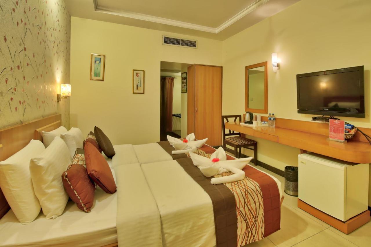 Vishwaratna Hotel Guwahati Zewnętrze zdjęcie