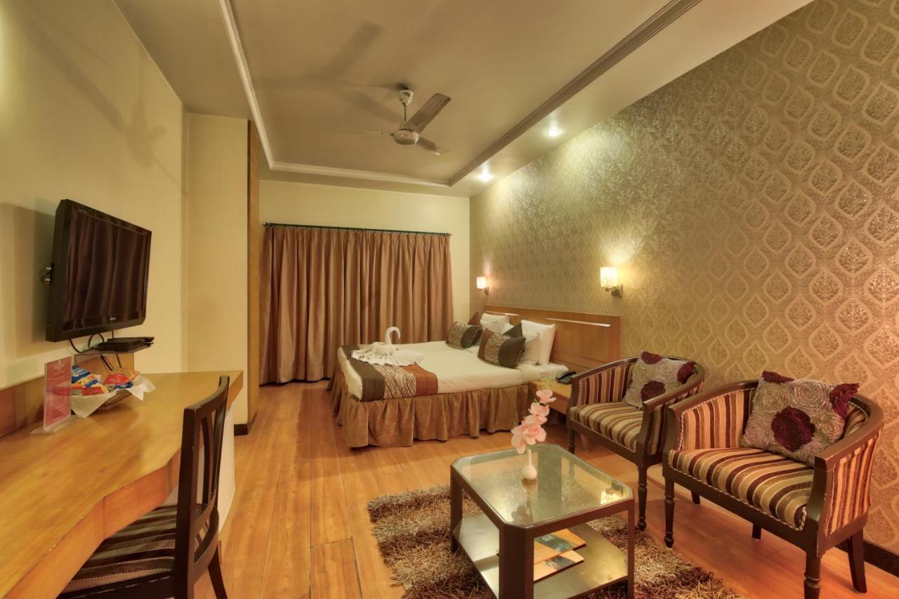 Vishwaratna Hotel Guwahati Zewnętrze zdjęcie