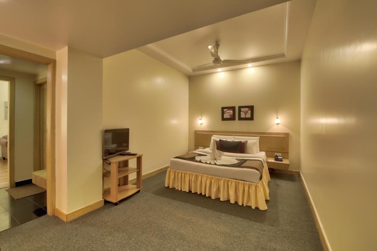 Vishwaratna Hotel Guwahati Zewnętrze zdjęcie